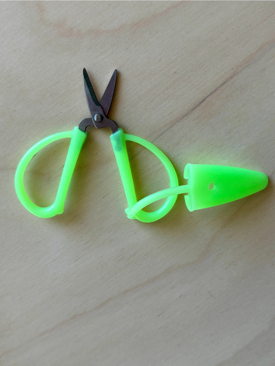 Comma Craft Co Mini Scissors - Glow in the Dark