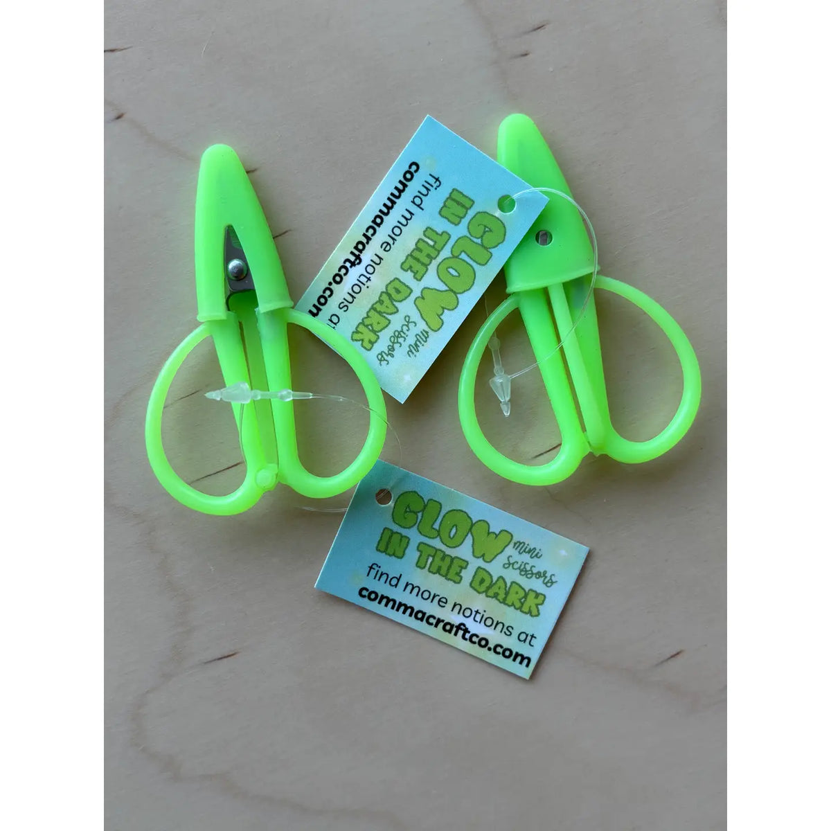 Comma Craft Co Mini Scissors - Glow in the Dark
